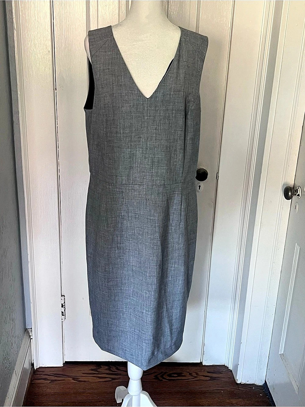 Banana Republic Gray V-Neck Sheath Dress Size 14 NWOT